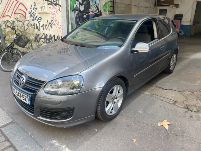 VOLKSWAGEN GOLF V